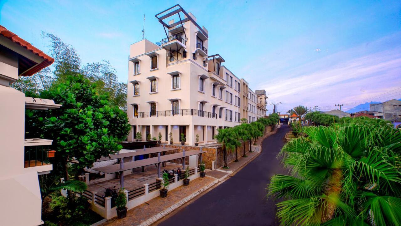 El Hotel Malang Extérieur photo